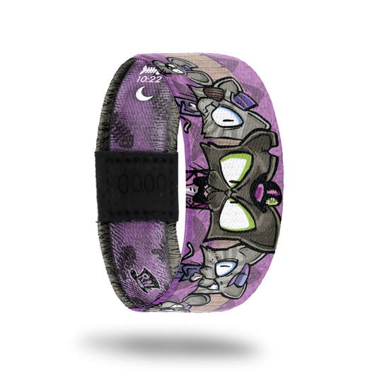 This is a reward item and not purchasable. It is a reversible strap. The design is several "mean" cartoon kitties on a purple base. The inside is also purple and reads Boss Cat. 